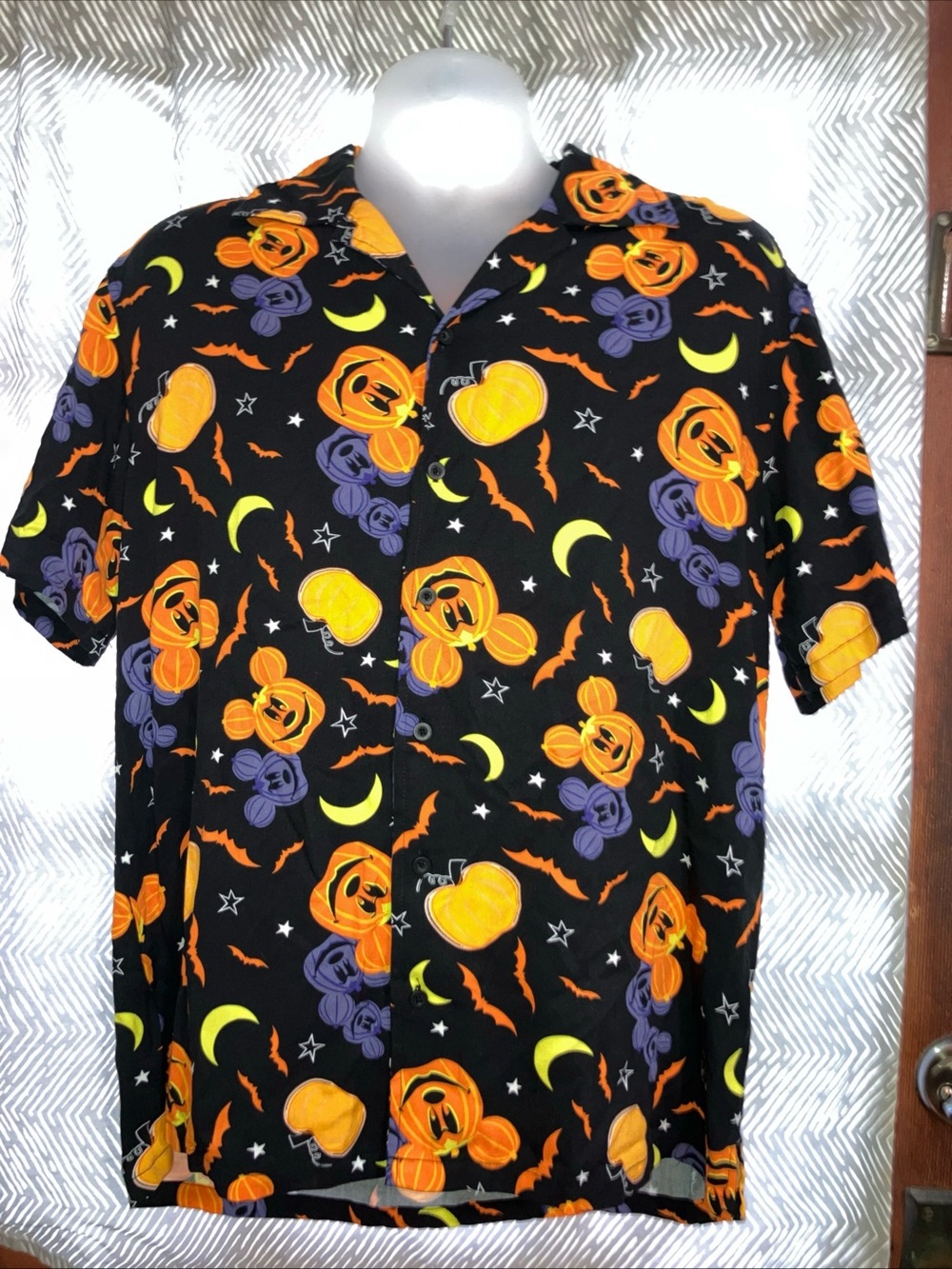 NWT Our Universe Disney Halloween Mickey Mouse Pumpkins Woven Button-Up Small